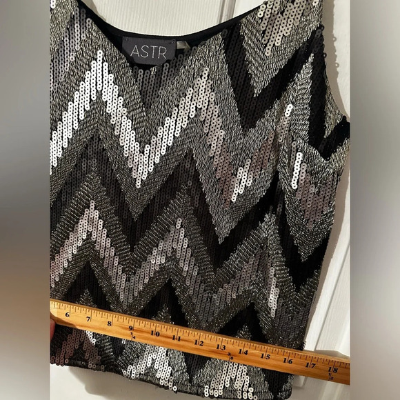 ASTR Black Silver Sequin Special Occasion Zig Zag Chevron Layer Cami M PRISTINE - Picture 11 of 11